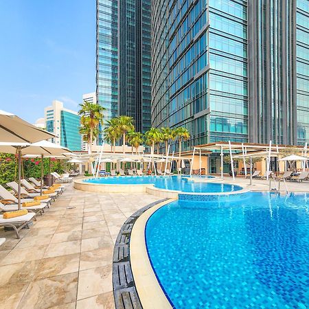 City Centre Rotana Доха Екстер'єр фото The swimming pool at the hotel
