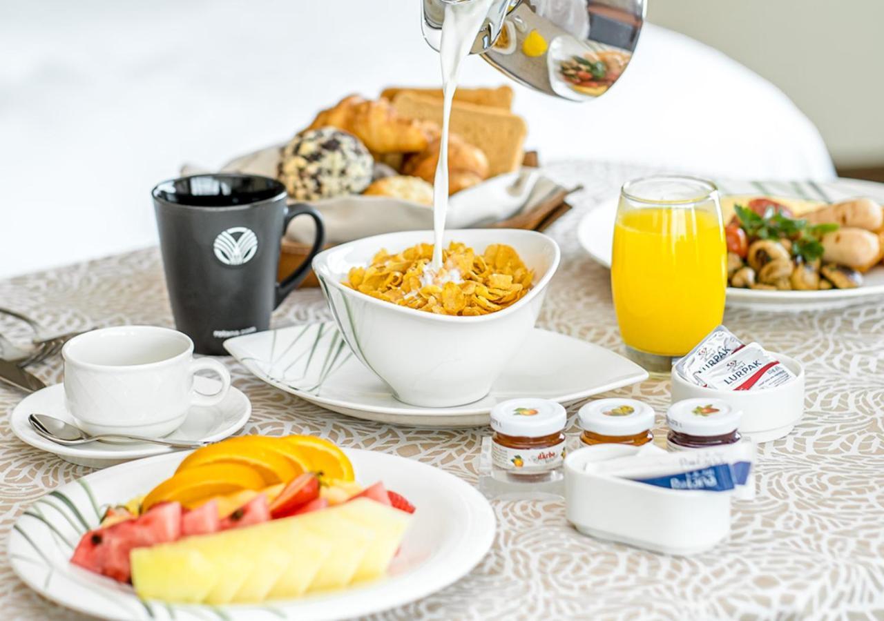 City Centre Rotana Доха Екстер'єр фото A continental breakfast