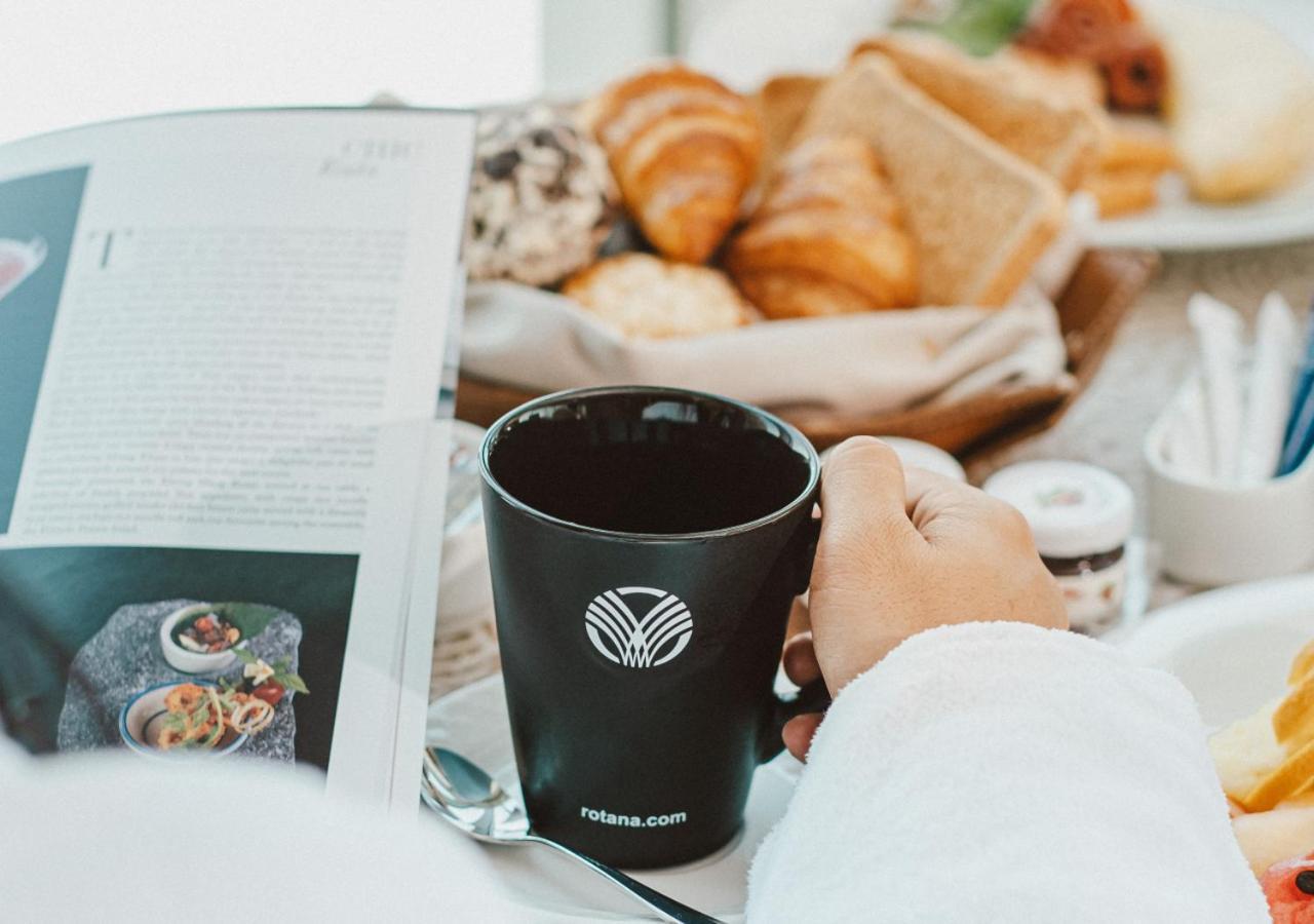 City Centre Rotana Доха Екстер'єр фото A reusable coffee cup