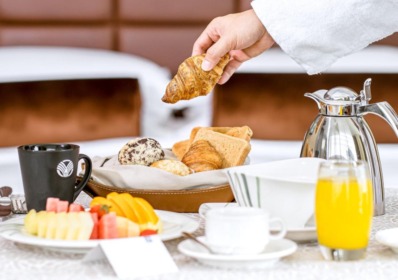 City Centre Rotana Доха Екстер'єр фото Room service