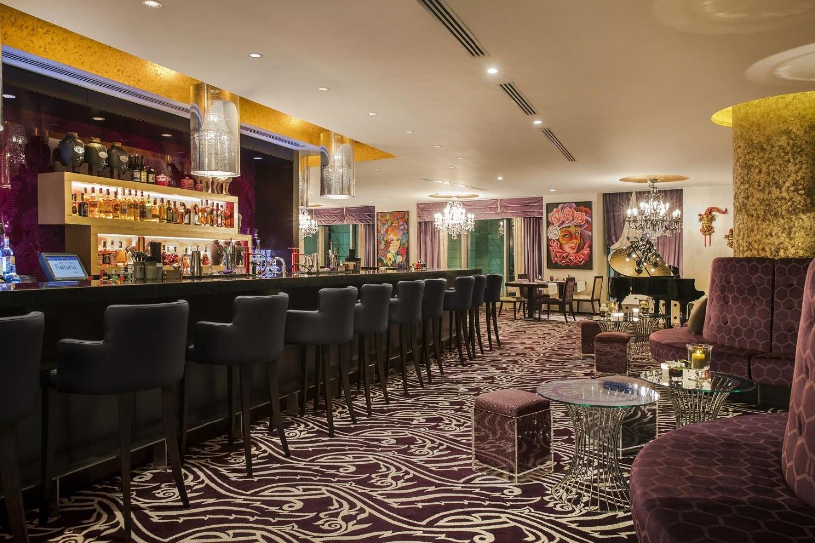 City Centre Rotana Доха Екстер'єр фото The bar at the Mandarin Oriental, London