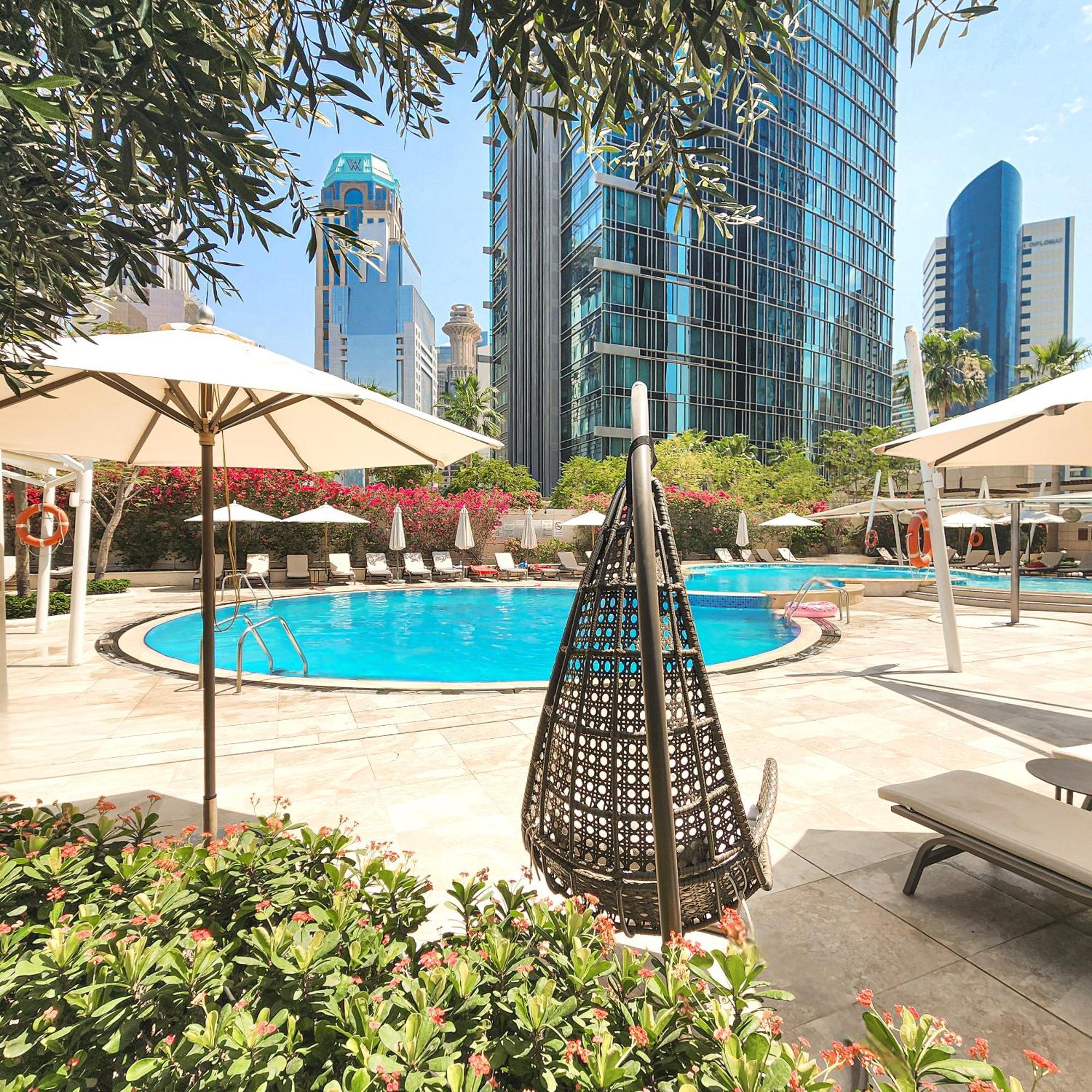 City Centre Rotana Доха Екстер'єр фото The swimming pool at the hotel