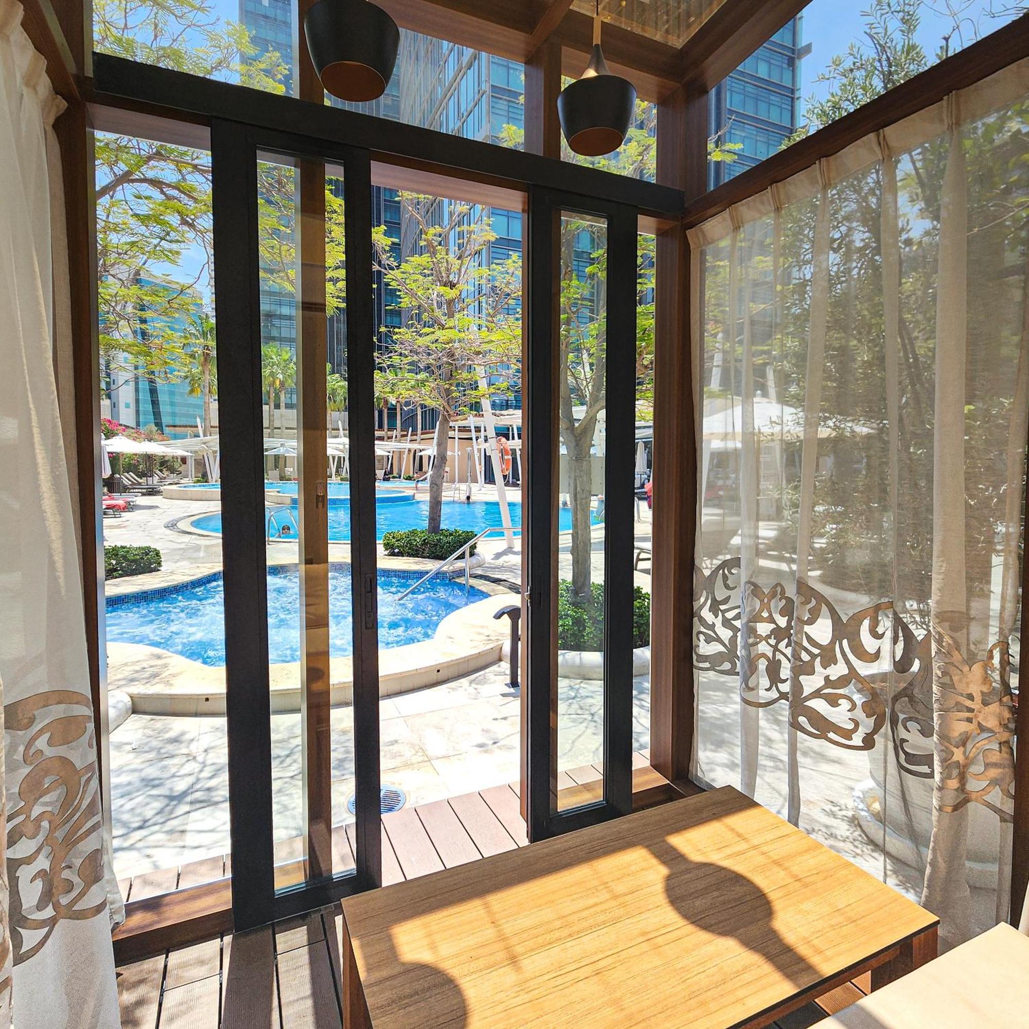 City Centre Rotana Доха Екстер'єр фото The swimming pool at the hotel