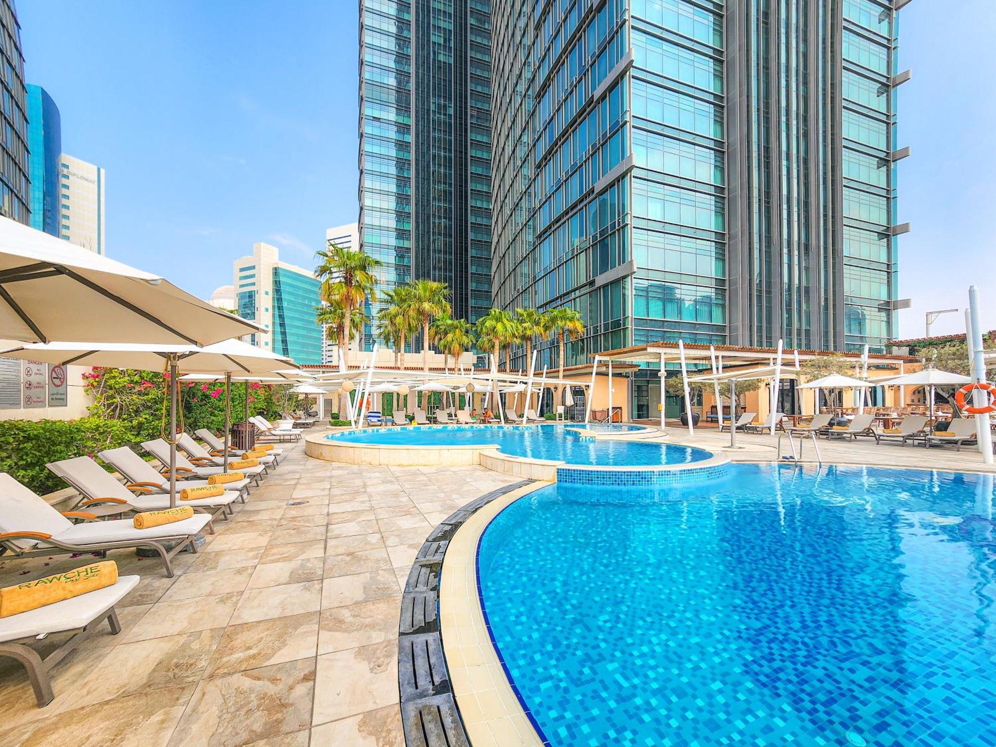 City Centre Rotana Доха Екстер'єр фото The swimming pool at the hotel
