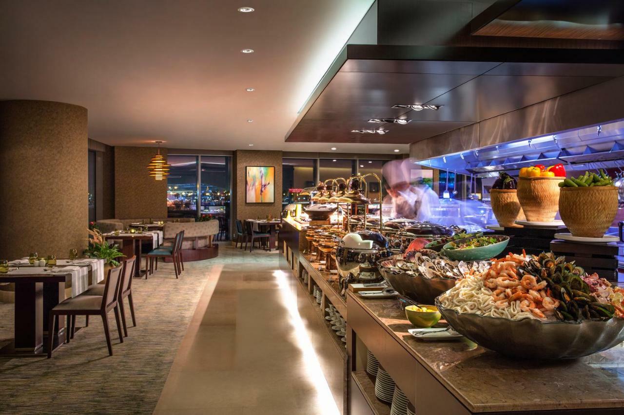 City Centre Rotana Доха Екстер'єр фото The buffet at the restaurant