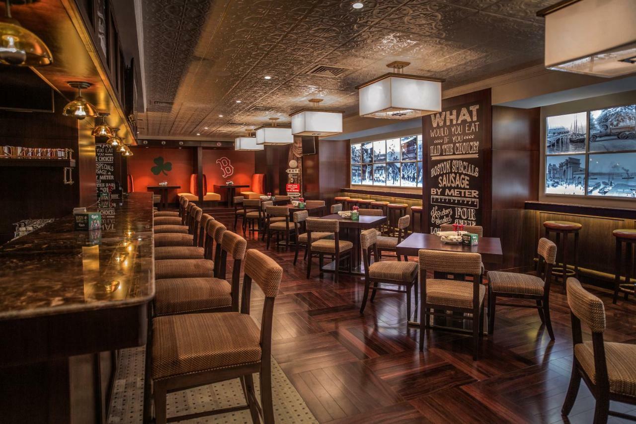 City Centre Rotana Доха Екстер'єр фото The interior of the bar